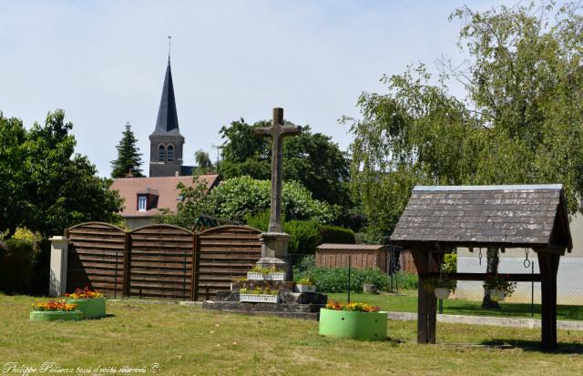 Croix de Saint Jean aux Amognes un beau patrimoine