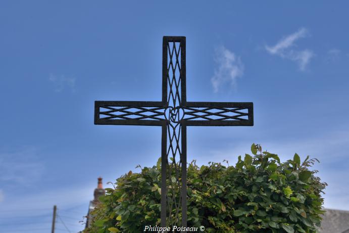 Croix du cimetière de Château Chinon
