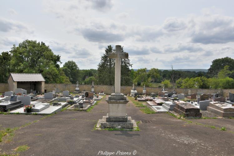 Croix du cimetière de Cuzy