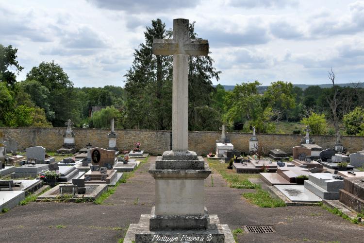 Croix du cimetière de Cuzy 