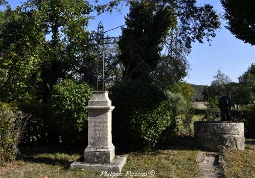 La croix du Grand Sauzay un Patrimoine de  Corvol l’Orgueilleux