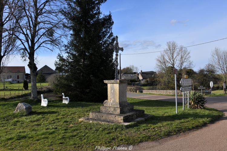 Croix du carrefour d’Achun un patrimoine