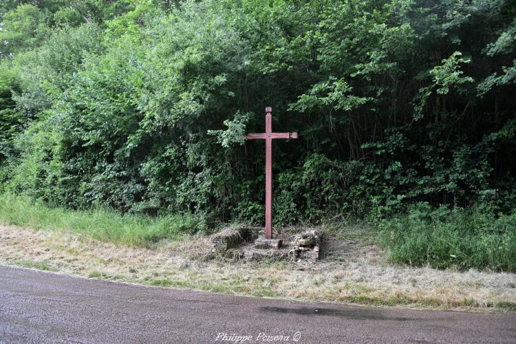 Croix du carrefour de Cuncy-lès-Varzy