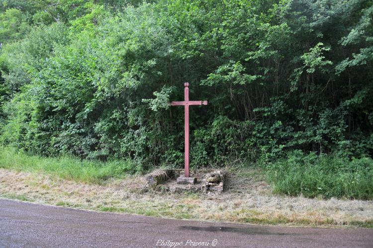 Croix du carrefour de Cuncy-lès-Varzy