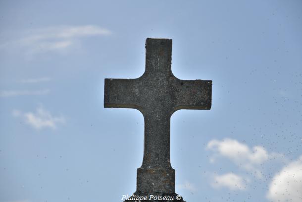 croix du carrefour de Luthenay-Uxeloup