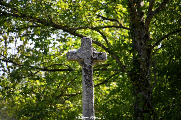 Croix du carrefour de  Saint-Brisson
