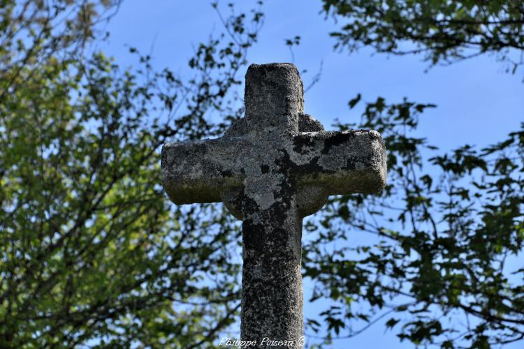 Croix du carrefour de  Saint-Brisson