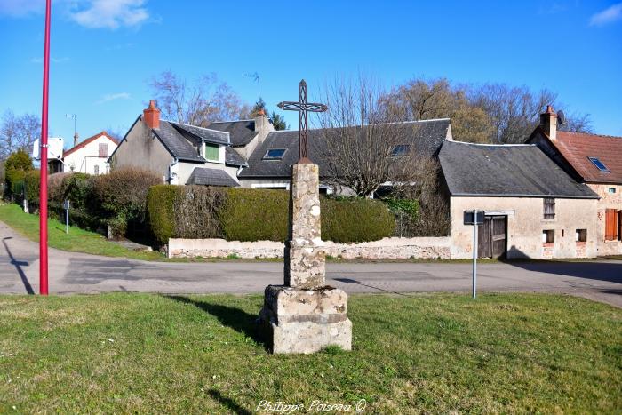 Croix du rond-point de Saint-Franchy un patrimoine