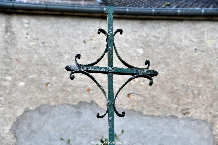 La croix du centre d’Asnois un beau patrimoine