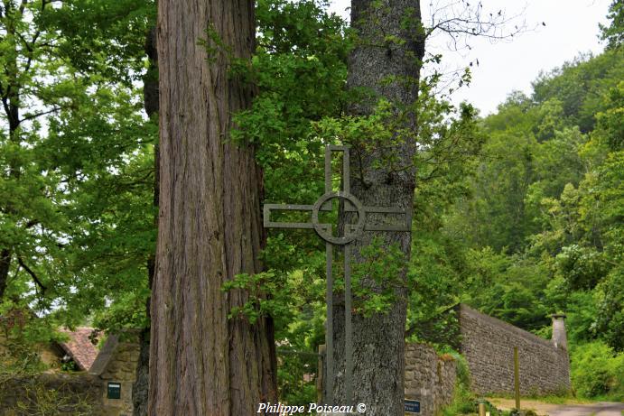 Croix du château de Bazoches