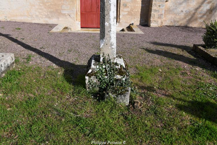 Croix du Cimetière d'Asnois