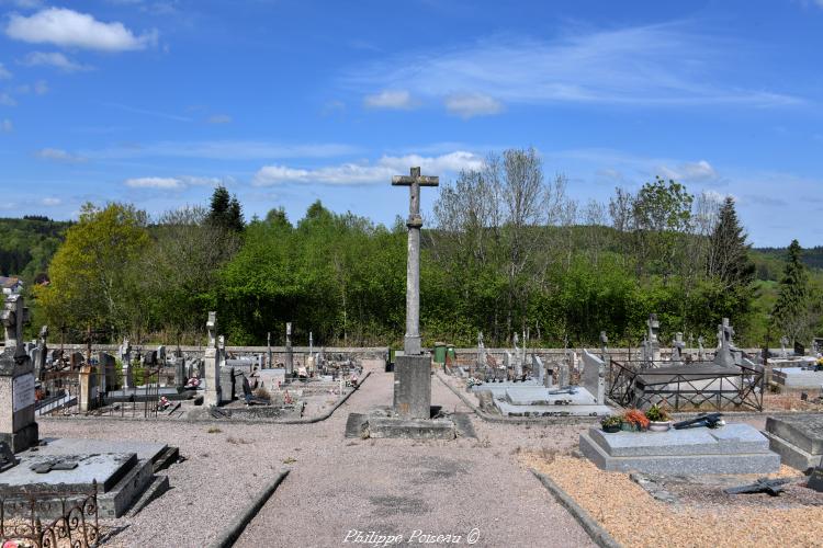 Croix du cimetière de Saint-Brisson