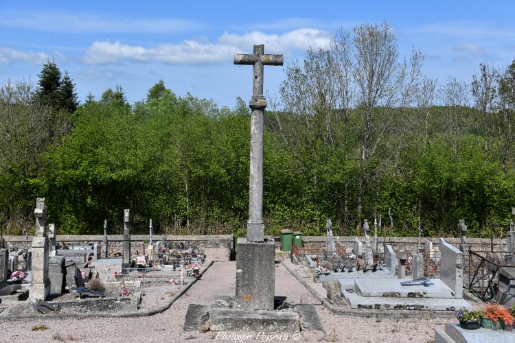 Croix du cimetière de Saint-Brisson