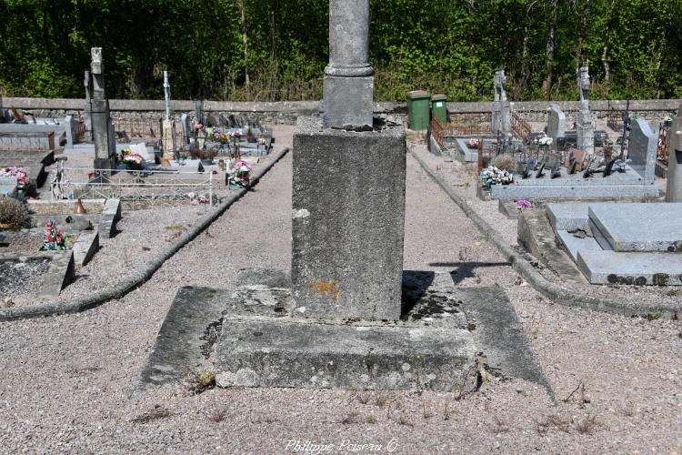 Croix du cimetière de Saint-Brisson