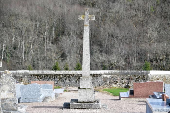 Croix du cimetière de Saint André en Morvan