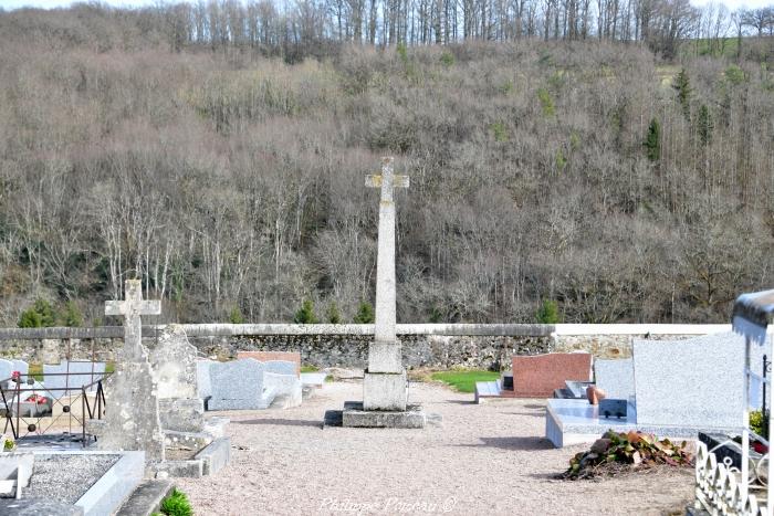 Croix du cimetière de Saint André en Morvan