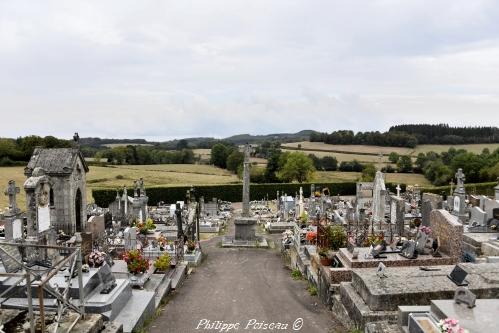 Croix du cimetière d’ Ouroux en Morvan un beau patrimoine