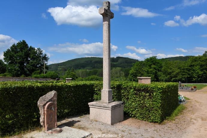 Croix du cimetière d'Alligny en Morvan