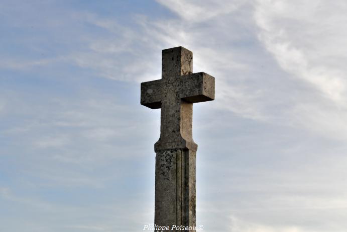 Croix du cimetière d'Entrain sur Nohain