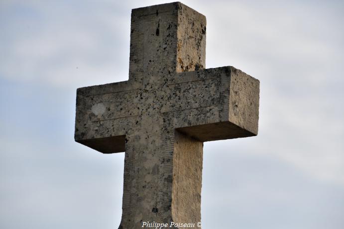 Croix du cimetière d'Entrain sur Nohain