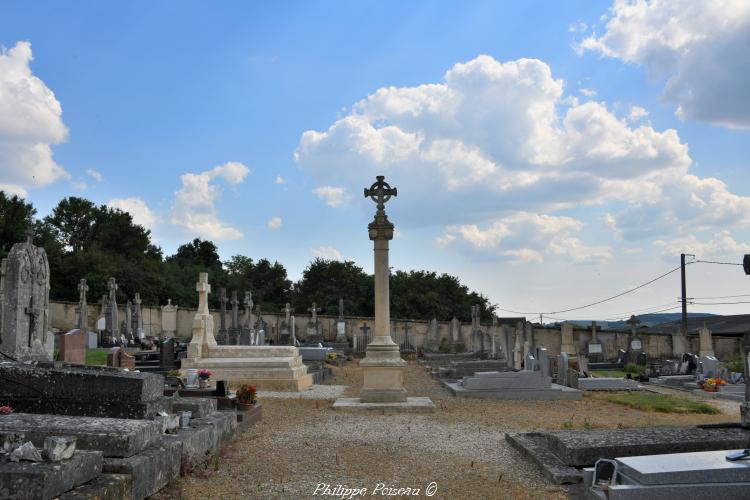 Croix du cimetière de Breugnon