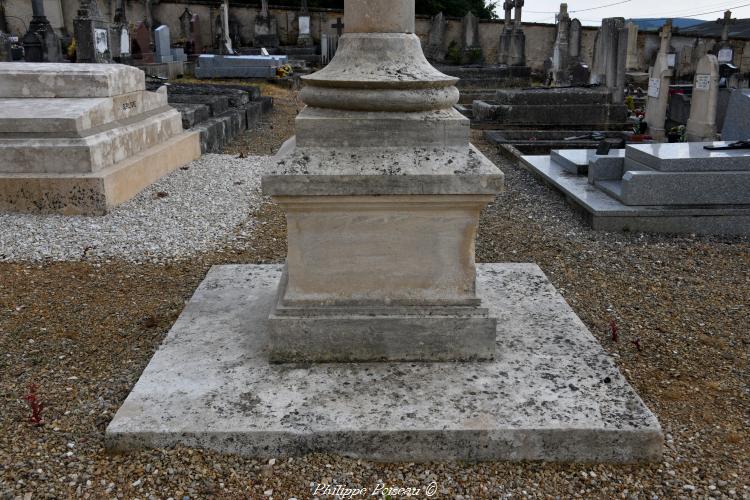 Croix du cimetière de Breugnon