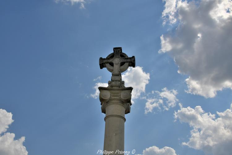 Croix du cimetière de Breugnon