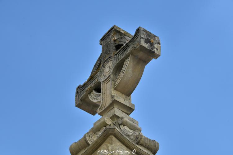 Croix du cimetière de Breugnon