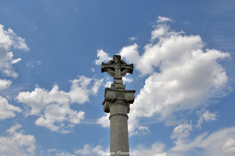 Croix du cimetière de Breugnon