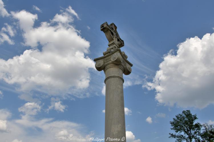 Croix du cimetière de Breugnon