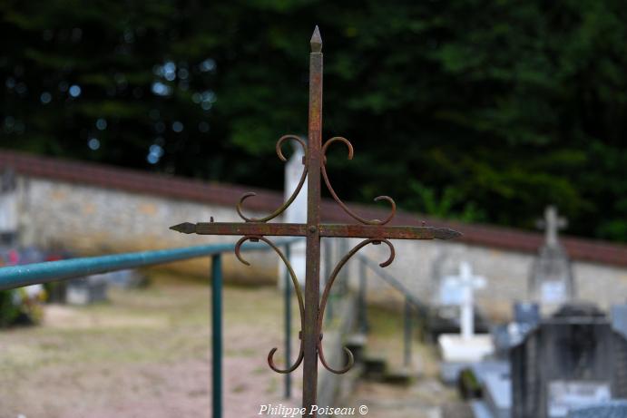 Croix du cimetière de Champvoux