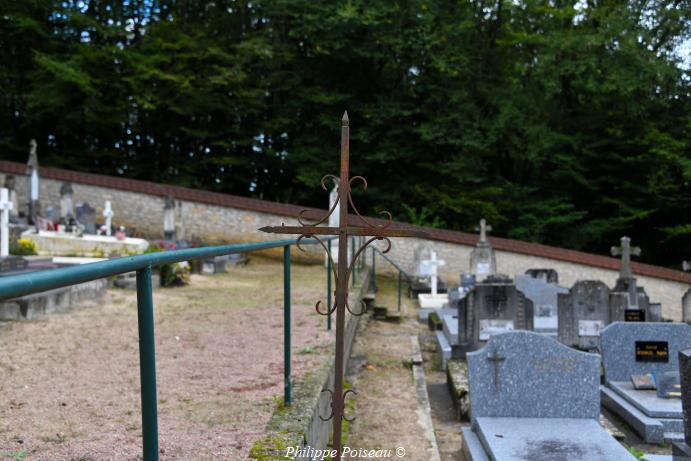 Croix du cimetière de Champvoux
