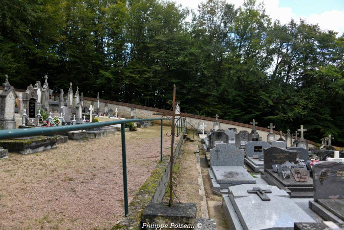 Croix du cimetière de Champvoux