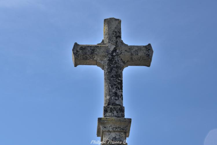 Croix du cimetière de Dun-les-Places