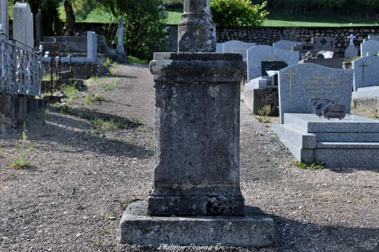 Croix du cimetière de Dun-les-Places