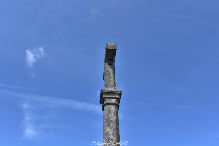 Croix du cimetière de Dun-les-Places