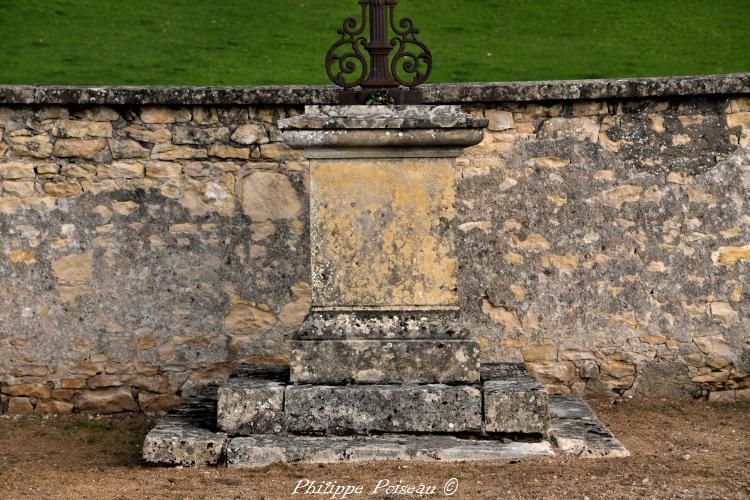 La croix du cimetière de Germigny-sur-Loire