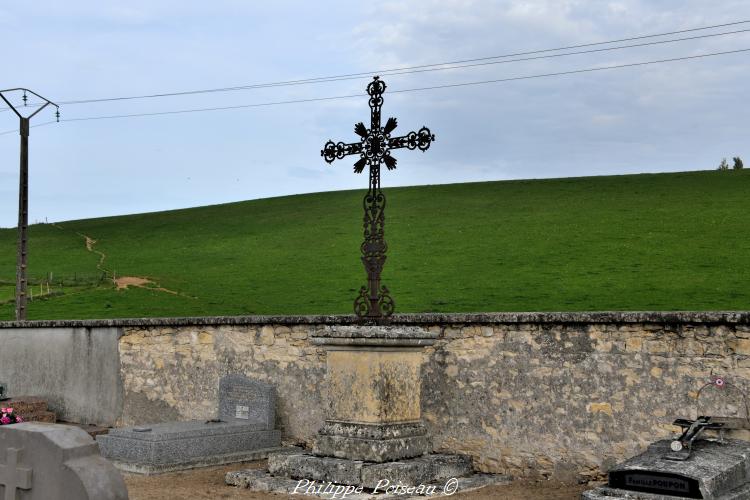 La croix du cimetière de Germigny-sur-Loire un patrimoine