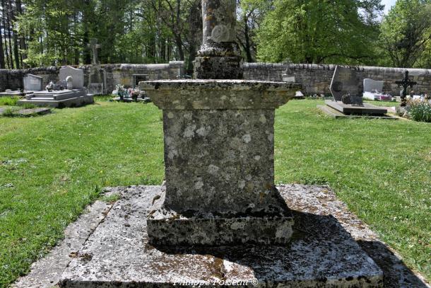 Croix du Cimetière de Grenois un beau patrimoine