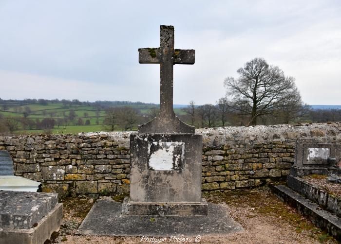 Croix du cimetière de Lurcy-Le-Bourg