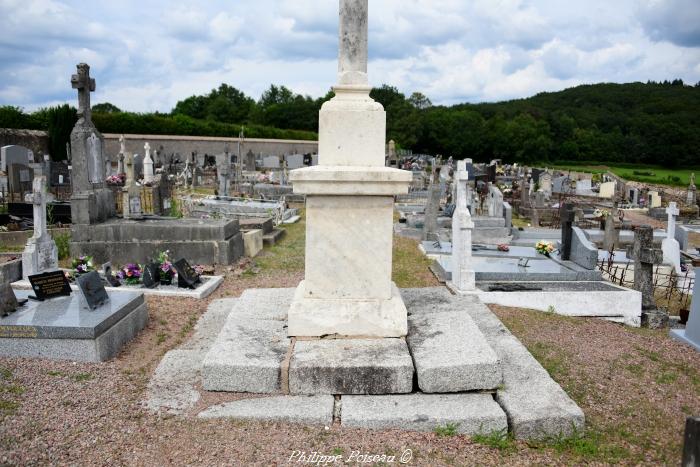 Croix du cimetière de Mhère