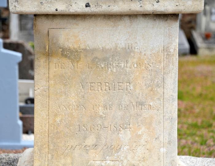 Croix du cimetière de Mhère