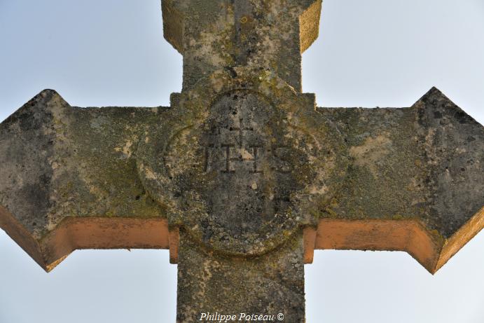 Croix du cimetière du Moraches