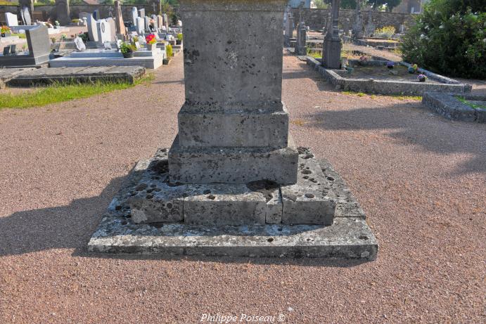 Croix du cimetière du Moraches