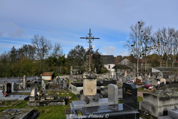 La croix du cimetière de Myennes