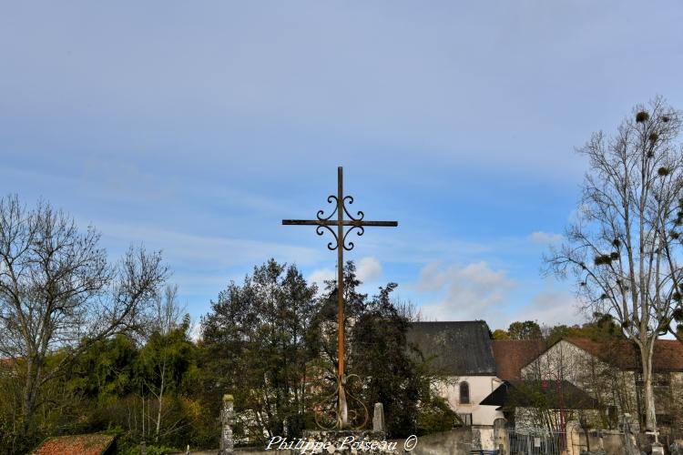 La croix du cimetière de Myennes