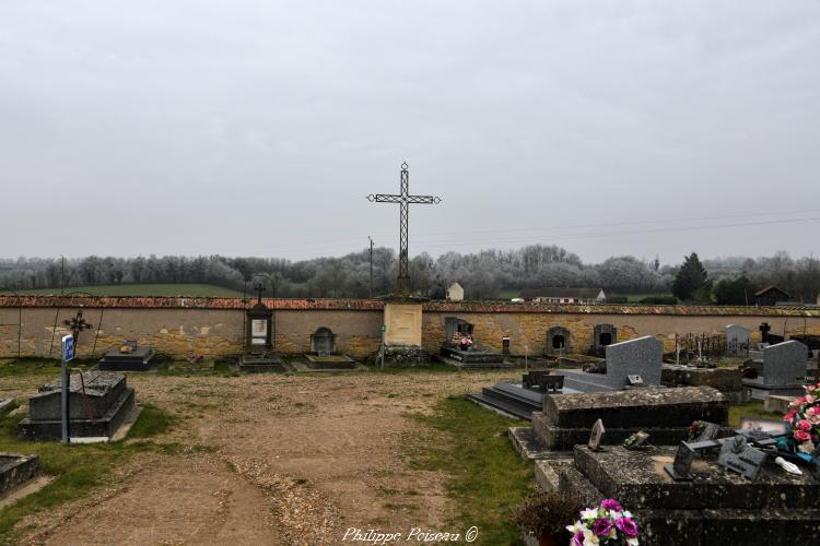 Croix du cimetière de Parigny-les-Vaux un patrimoine
