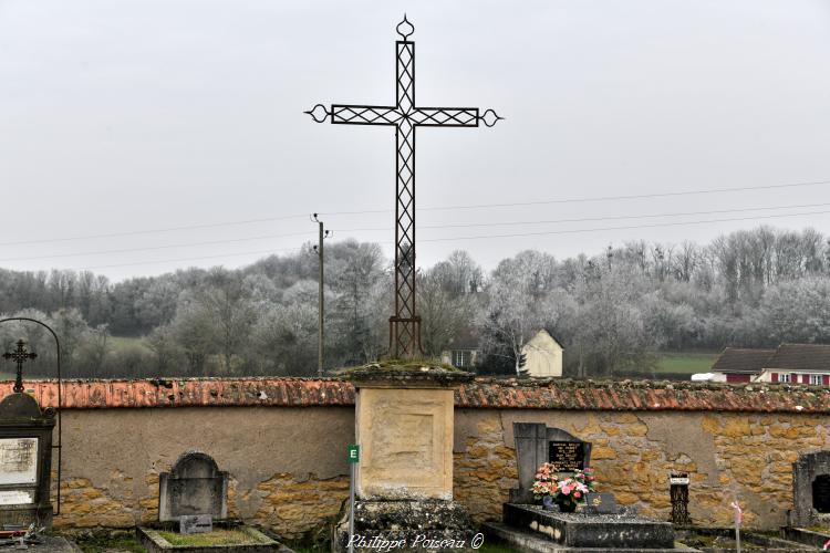 Croix du cimetière de Parigny-les-Vaux