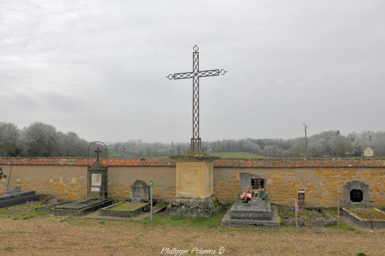 Croix du cimetière de Parigny-les-Vaux