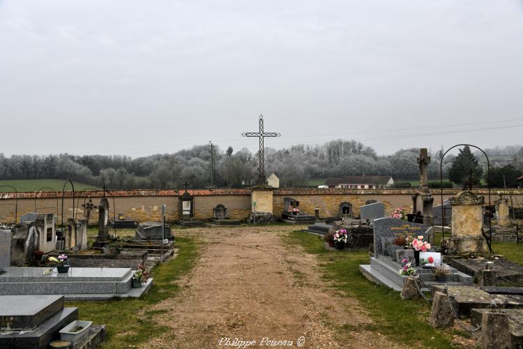 Croix du cimetière de Parigny-les-Vaux